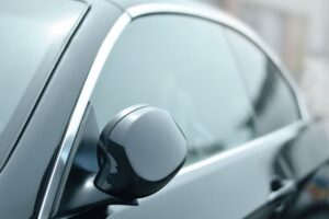 Come pulire i vetri interni dell'auto